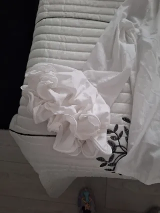 Camisa blanca con volantes