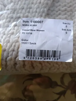 Bufanda O'Neill Beige Tejida con Flecos a estrenar