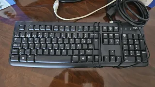 Monitor Samsung, Teclado y ratón Logitech