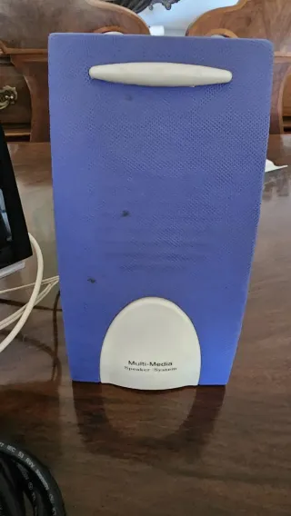 Monitor Samsung, Teclado y ratón Logitech