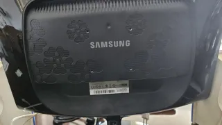 Monitor Samsung, Teclado y ratón Logitech