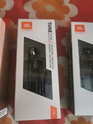Varios modelos. Sin estrenar JBL de cable