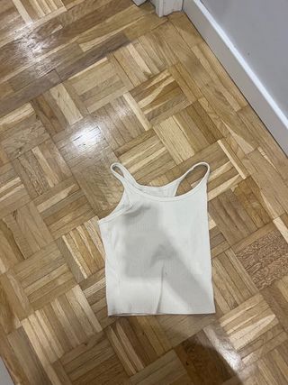 Top blanco de tirantes acanalado