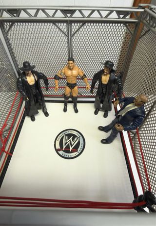 Ring WWE Hell in a Cell y Figuras
