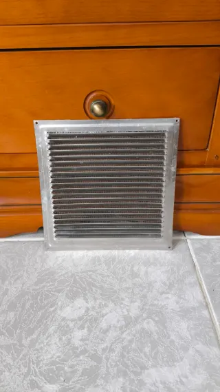 Rejilla ventilación acero 20x20. Con Mosquitera.