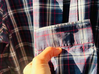 Camisa Lacoste a cuadros azul y roja. Impecable!!