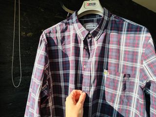 Camisa Lacoste a cuadros azul y roja. Impecable!!