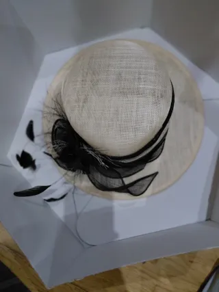 Sombrero de fiesta beige y negro
