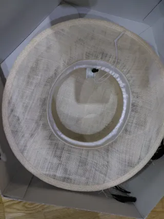 Sombrero de fiesta beige y negro