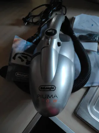 Mini aspirapolvere DeLonghi PIUMA