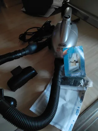Mini aspirapolvere DeLonghi PIUMA