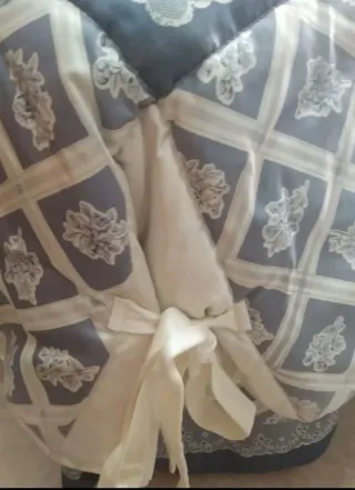 Edredón, cortinas, lámparas  mesillas