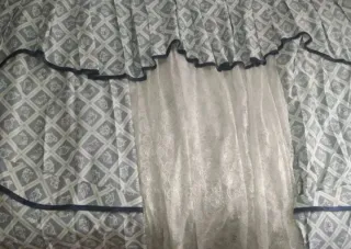 Edredón, cortinas, lámparas  mesillas