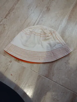 Muchos gorros y gorras