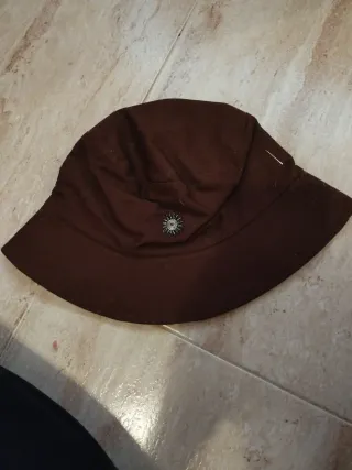 Muchos gorros y gorras