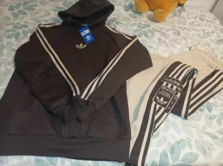 Conjunto Adidas mujer marrón y beige