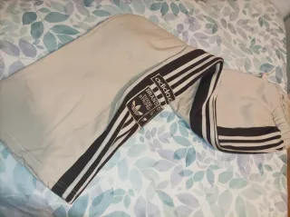 Conjunto Adidas mujer marrón y beige