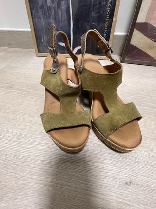 Sandalias de tacón verde oliva marca Oh my sandals