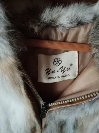 Chaleco de pelo beige y gris