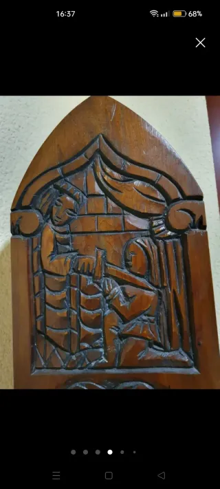 Sillón antiguo tallado con cajón