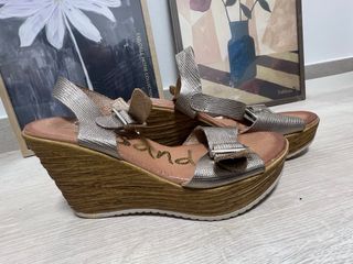 Sandalias cuña doradas