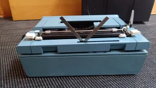 Máquina de escribir Olivetti Studio 46