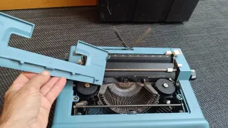 Máquina de escribir Olivetti Studio 46
