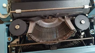 Máquina de escribir Olivetti Studio 46