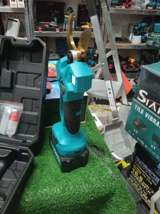 Forbici potatura elettriche 68V con doppia batteri