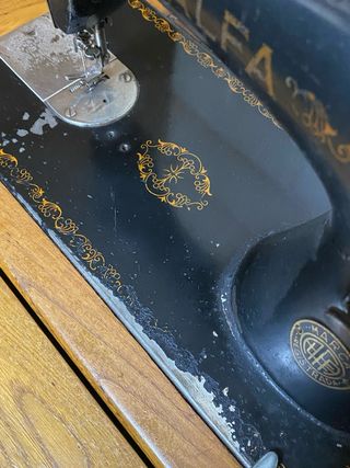 Máquina de coser Alfa antigua