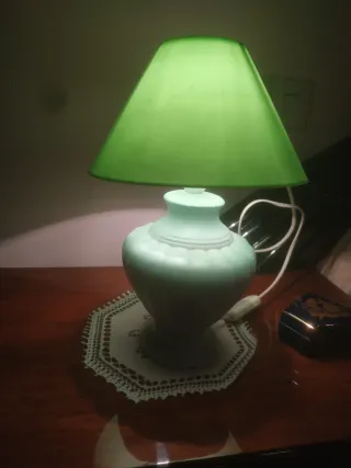 Lámpara de mesa verde y azul