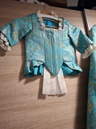 Traje de fallera niña azul y dorado .