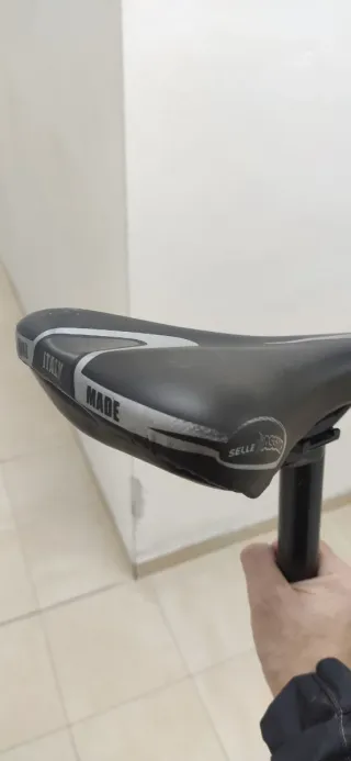 Sillín aluminio para bicicleta