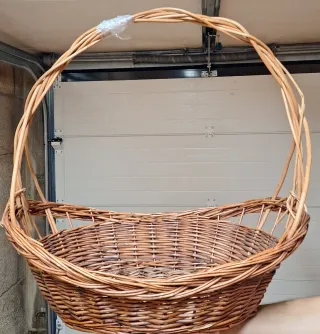 Cesta de mimbre grande con asa