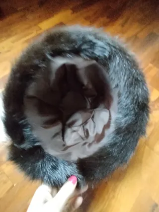 Sombrero de pelo natural con plumas