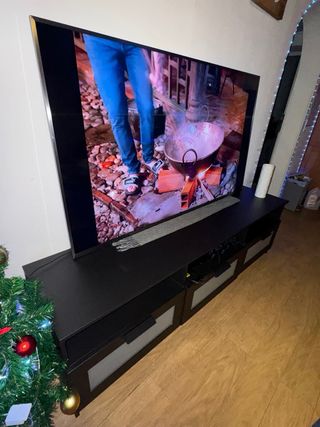 TV Hisense 65 Pulgadas & Meza De TV