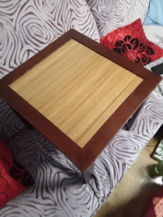 Mesa auxiliar de madera