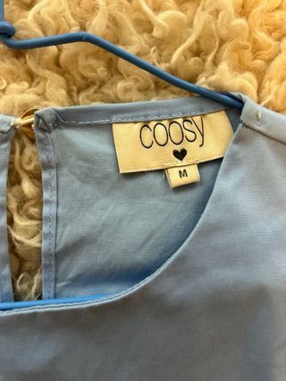 Blusa Coosy babero impecable.