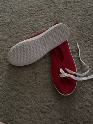 Zapatillas rojas Primark sin estrenar