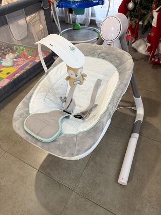 Columpio Ingenuity gris con peluche