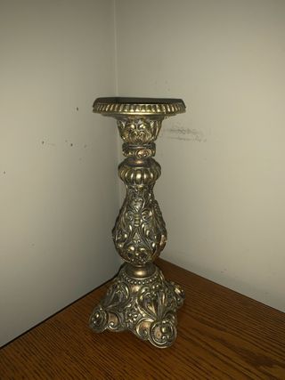 Candelabro de madera dorado