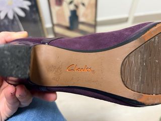 Zapatos de tacón Clarks morados