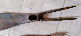 Attrezzi antichi: carrucola e pinza