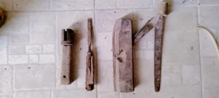 Attrezzi agricoli vintage in legno