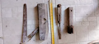 Attrezzi agricoli vintage in legno