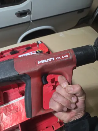 Pistola Hilti DX A40 con maletín