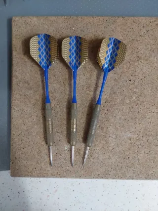 3 dardos profesionales