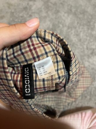 Falda de cuadros beige y roja