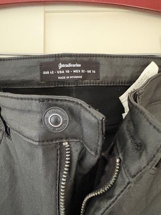 Pantalón negro Stradivarius Talla 42