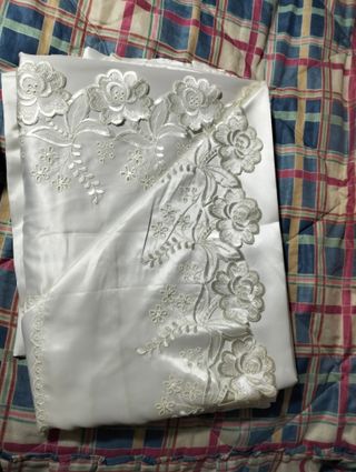 Sábanas verdes con bordado Felicidade